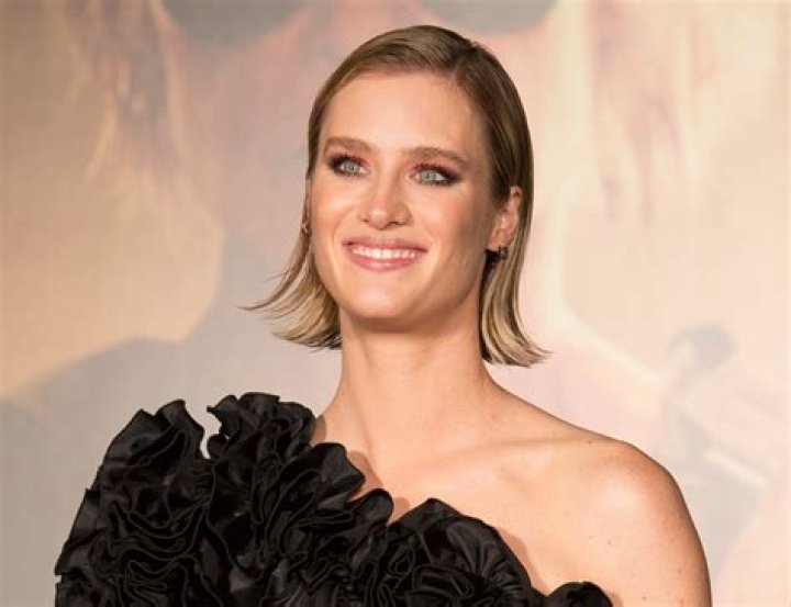 Mackenzie Davis: Unveiling the Life of Her Wife