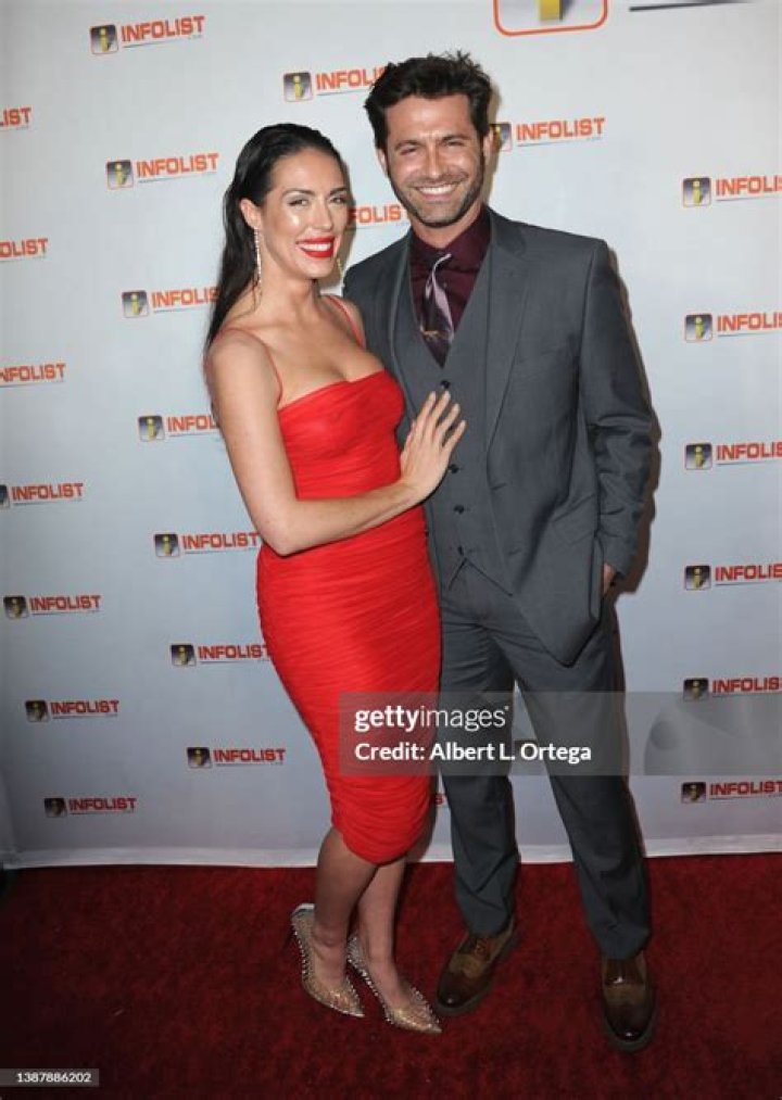 Unveiling the Life of Jonathan Stoddard's Wife